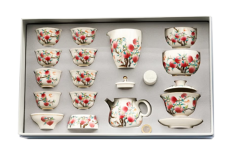 Porcelain Tea Set with Floral Design (17 Pieces)